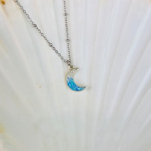 Collar de luna de ópalo y arena de playa, joyas de ópalo y arena de playa de la isla Anna Maria, resina