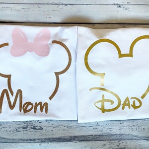Różowe i złote koszulki dla mamy i taty, koszulki dla mamy i taty Myszki Miki i Minnie, Disney Trip 2025 Koszulki Disney dla mamy i taty Złoty różowy
