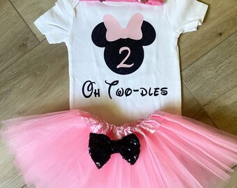 Atuendo de Minnie Mouse para segundo cumpleaños en rosa y negro de Oh Twodles Camiseta de cumpleaños de Toodles Atuendo de Minnie Mouse para segundo cumpleaños de Oh Twodles