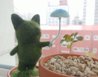Felted Topiary Pot- Cat with a Parasol