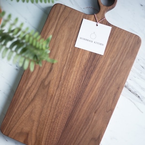 The Wide Farmhouse Walnut Wood Cutting Board with Handle NO GLUE / ORGANIC Finish/ Serving Board / Wood Cutting Board image 3