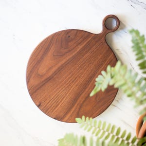 Large Round Wood Walnut Cutting Board with Handle  - No Glue/ Solid Wood / Organic FinishRound Cutting Board, Round Serving Board