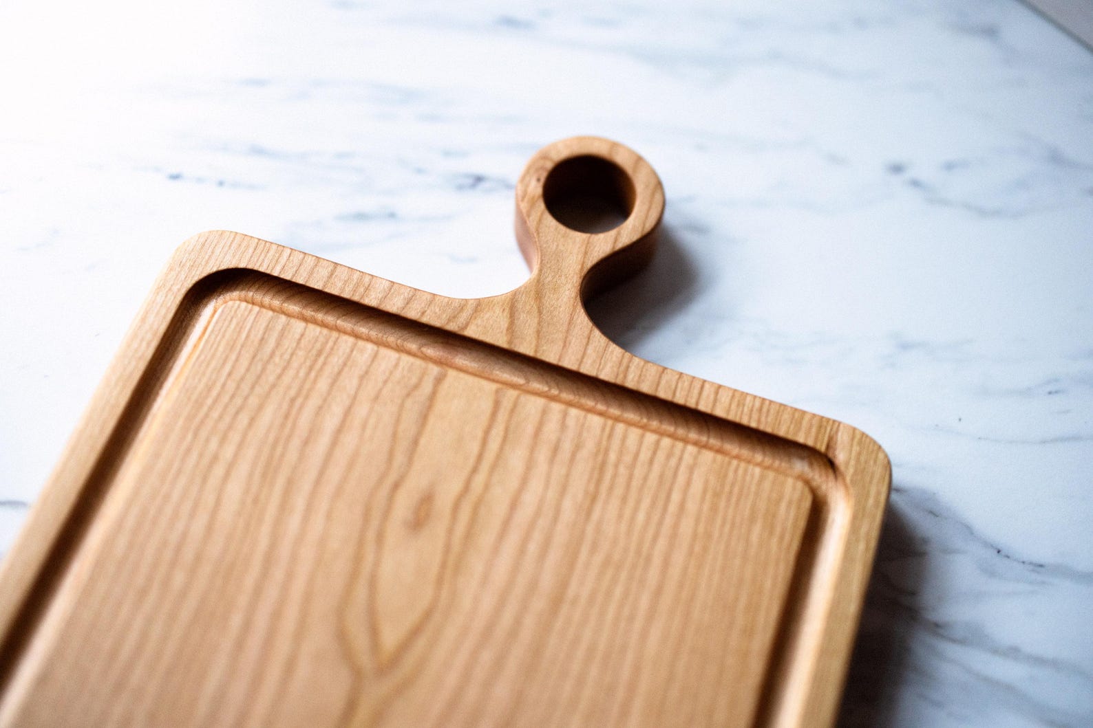 Wide Farmhouse - No Glue/ Solid Wood / Organic Finish/ Cherry Wood Cutting Board with Handle / Juice Groove Option / Wood Cutting Board - Cherry, Yes