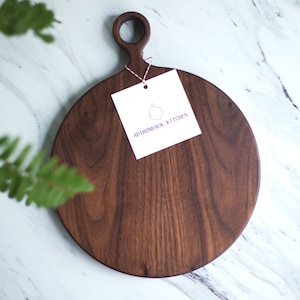 Large Round Wood Walnut Cutting Board with Handle, Round Cutting Board, Round Serving Board, Wood Serving Board image 2