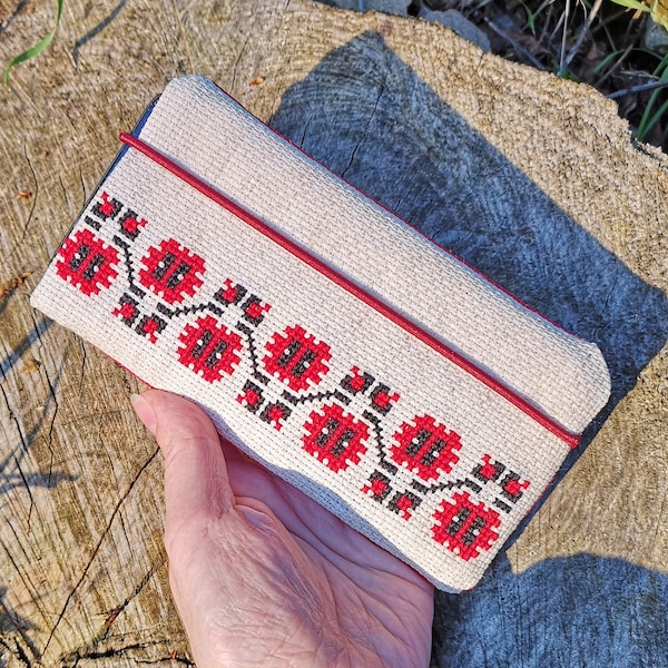 Personalized sleeve mobile phone case "Ukraine" with traditional embroidery for iPhone, Samsung, Xiaomi or else - Glasses cross-stitch case