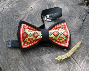 Papillon luminoso ricamato dallo sposo con motivi ucraini ricamati a mano - regalo elegante fatto a mano per San Valentino o matrimonio