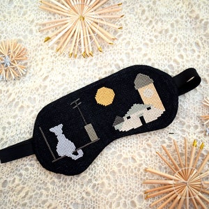 Embroidered sleeping mask &quot;At night&quot; - Adults sleep mask with cat - Sleeping mask with embroidery - Balck sleeping mask with cat on the roof