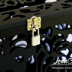 Caja de boda negra personalizada con cerradura y rosas - Regalo de boda - Caja de madera contrachapada - Caja para dinero de boda con fecha y nombres - Porta tarjetas de boda imagen 3