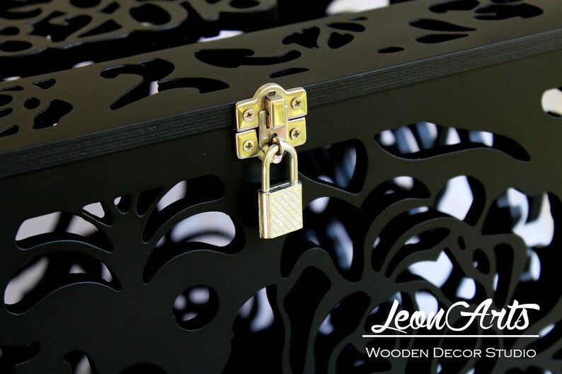 Caja de boda negra personalizada con cerradura y rosas - Regalo de boda - Caja de madera contrachapada - Caja para dinero de boda con fecha y nombres - Porta tarjetas de boda imagen 3