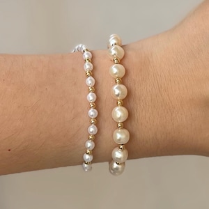 Pearl Stretch Bracelet 14K Gold Filled Beaded Bracelet with Pearl Bridesmaid Gift Idea Sweet 16 Gift for Her Pearl and Gold Bead Bracelet