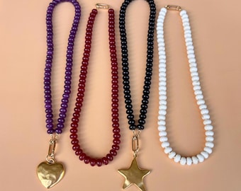 School Spirit Jewelry Team Color Gemstone Bead Necklace with Charm Clasp Star Pendant Necklace Colorful Beaded Necklace with Heart Pendant
