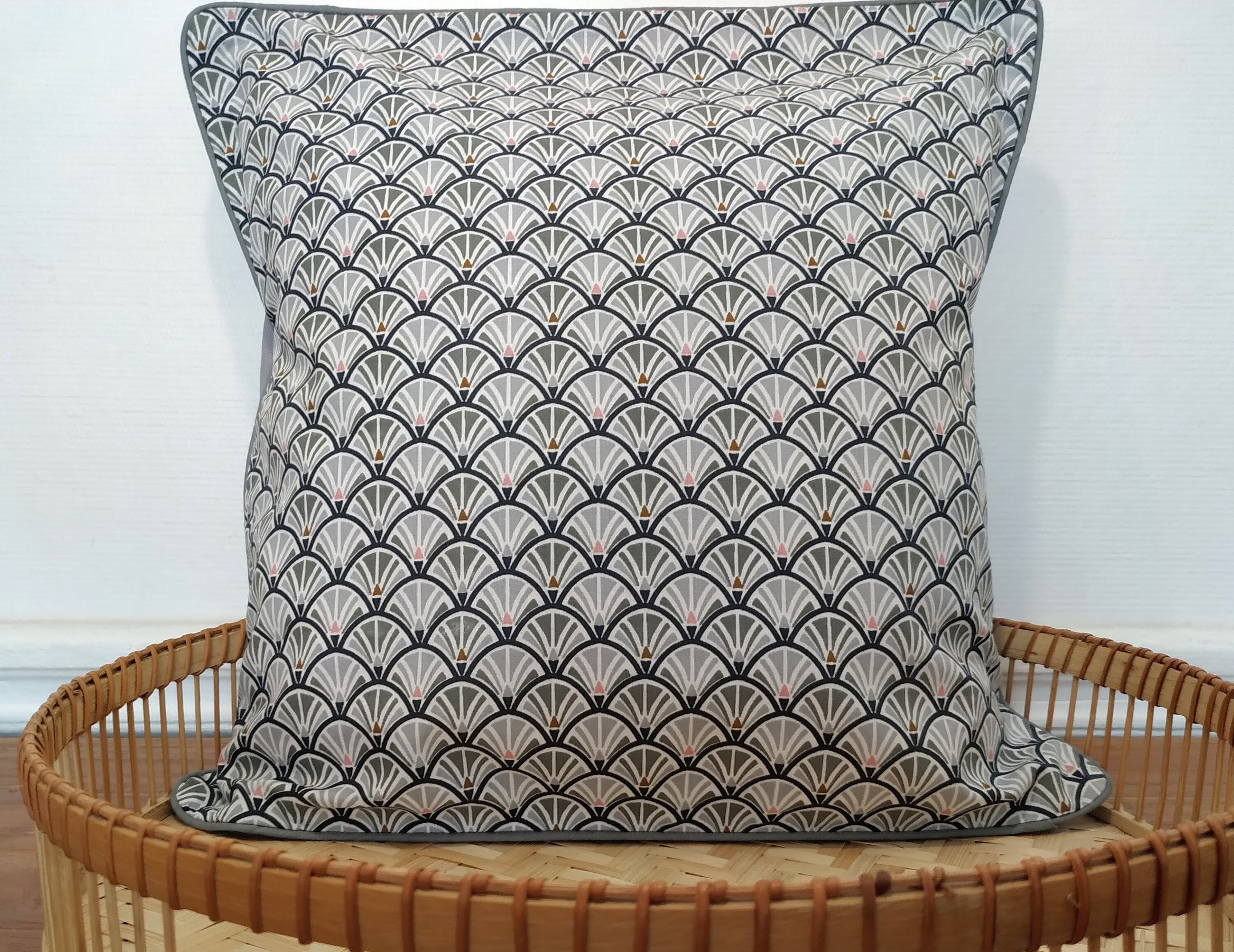 Housse de Coussin Passepoilée en Coton Motifs Éventails 40x40 cm