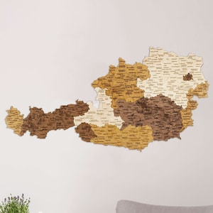 Holzkarte von Österreich - gravierte Städte, Straßen, Grenzen - große mehrfarbige 3D Wanddekoration für Ihr Zimmer, Flur, Büro