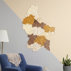 Holzkarte von Luxemburg – gravierte Namen, Straßen, Städte und Grenzen, mehrfarbige 2D-Wanddekorationskunst für Ihr Zimmer, Flur und Büro