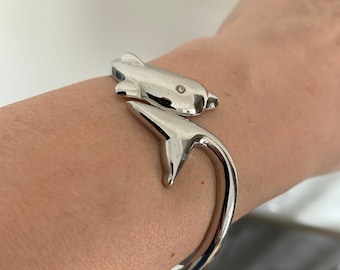 Dolphin Silver tone Poignet animal Bracelet pince Manchette à charnière fermée Bracelet dauphin chanceux Dauphin d’argent avec bracelet de queue