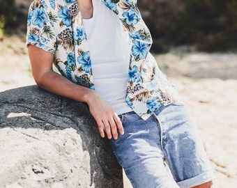 White bold Hawaiian shirt Men&#39;s Hawaiian shirt Flower print Unisex summer shirt in a gift box