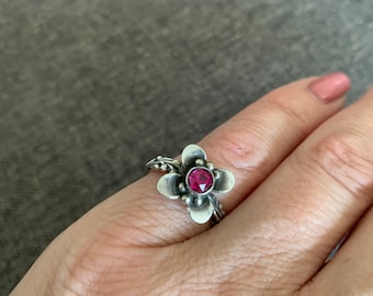 Vintage Sterling Silver 875 Floral ring Small Sterling flower ring with Red Crystal Textured flower Ring