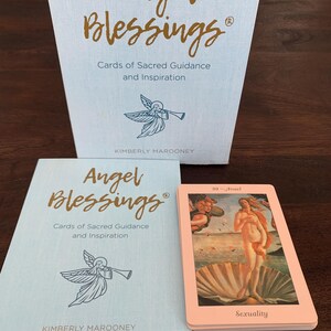 Angel Blessings Cards of Sacred Guidance and Inspiration de Kimberly Marooney Jeu de 44 cartes et guide de 168 pages