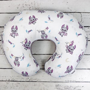 Weißer Baby Fledermaus Stillkissen Bezug, Niedliche Vampir Fledermaus Monogrammiert Handgefertigte Baumwolle und Minky Bezug mit Reißverschluss | Neu