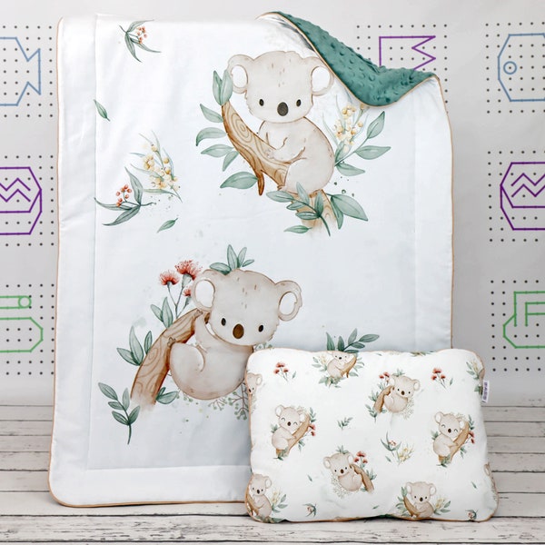 Witte Koala Crib Bedding Set, Koala Bears en Eucalyptus Bedding Set, Cotton and Minky Coverlet en Flat Infant Pillow | Nuva