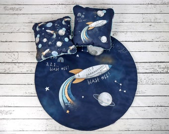 Tapis de jeu pour bébé Space Navy et oreiller décoratif, tapis de jeu rond Spaceship Rocket, tapis rembourré pour bébé, tapis de sol pour décor de chambre d'enfant | Nuva