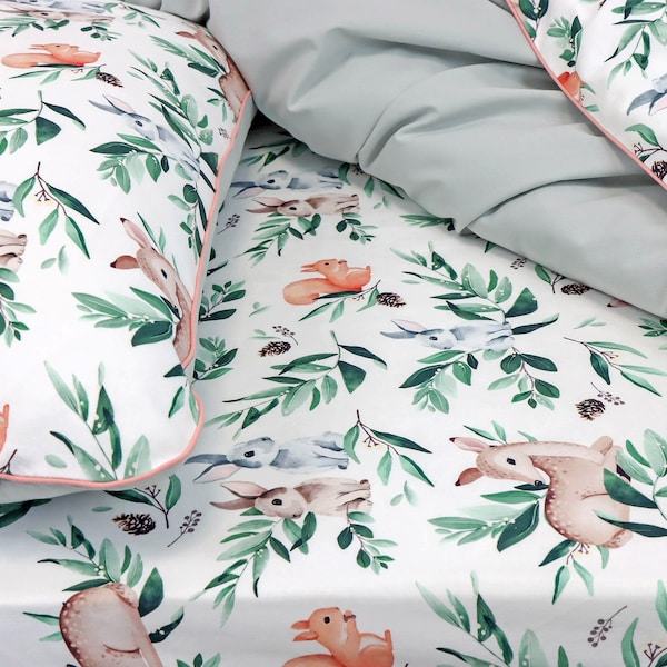 Feuille de bébé Woodland Animals Meadow, drap-housse pour lit de bébé, drap de lit bébé animaux de la forêt, literie pour enfants en coton biologique | Nuva