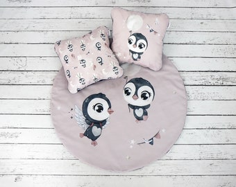 Tapis de jeu et oreiller décoratif Rose Dream Pingouins pour bébé, tapis de jeu rond, tapis de bébé rembourré, tapis de sol pour décor de chambre d'enfant | Nuva