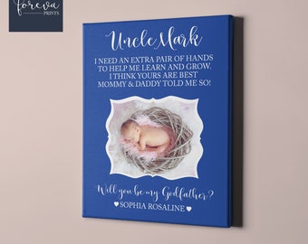 Può includere: Una stampa su tela blu con testo bianco che recita "Zio Mark Ho bisogno di un paio di mani in più per aiutarmi a imparare e crescere. Penso che le tue siano le migliori Mamma e Papà me l'hanno detto! Vuoi essere il mio padrino? ❤Sophia Rosaline❤"
