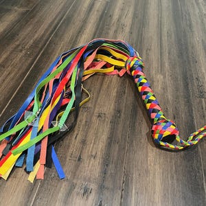 27&quot; Rainbow Genuine Leather 24 Code 1/2&quot; Flogger con spine di vampiro in acrilico