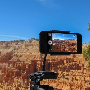 IN YOUR FACE tripod mount for smartphones