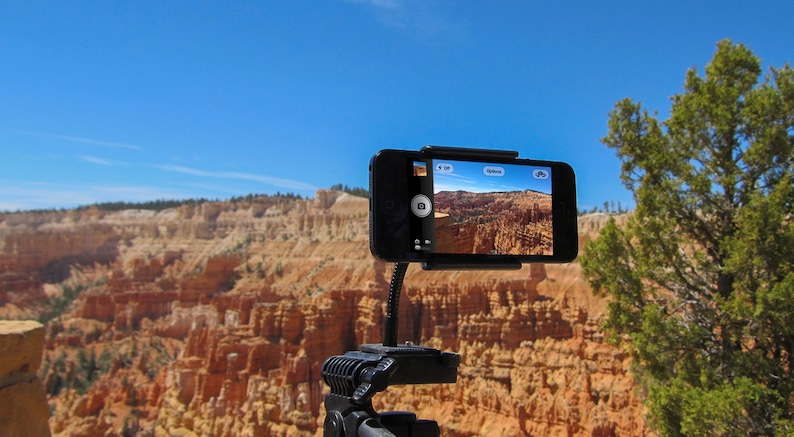 IN YOUR FACE tripod mount for smartphones image 1