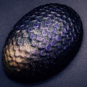 Dragon Egg Bath Bomb - Black Amber & Lavender