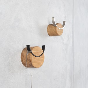 Wooden wall hook to organize belongings