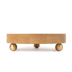 Eikenhouten dienblad met messing poten: modern rond display (20 cm)
