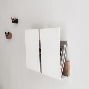 White wall magazine rack I More colours I Metal and oak wood I For home office papers or tablet storage.