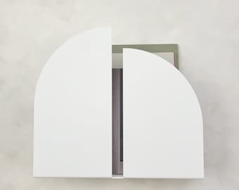 White wall magazine rack BAUHAUS I Made from metal I For home office papers or tablet storage.