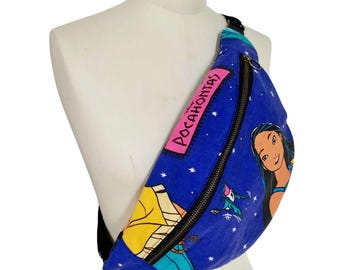 Saszetka XL – Pocahontas – Styl lat 90. – Unisexowy, retro, geekowy dodatek
