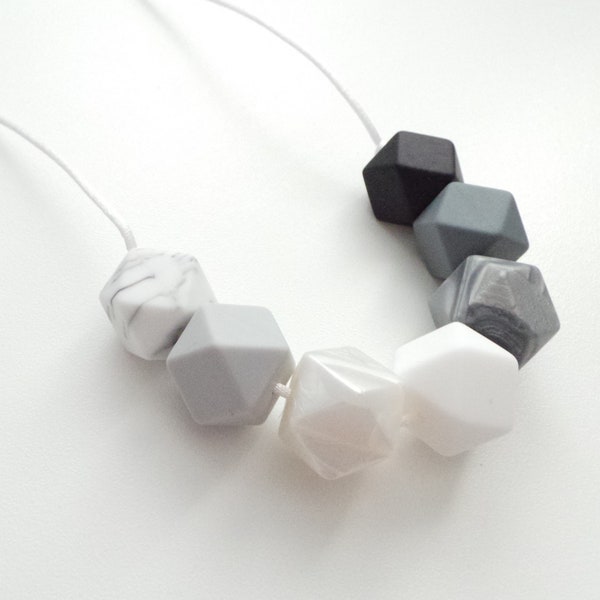 Silicone Nursing necklace, Breastfeeding necklace, Sensory necklace, Fiddle necklace, New Mum gift, Mama necklace, Monochrome