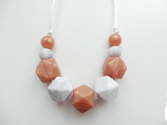 teething necklace for mum to wear