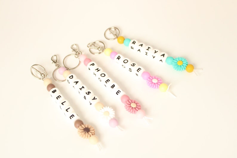 Back to school Personalised Keyring, daisy Beaded Keyring, Flower Key tag, Name tag, Teacher Gift, Floral beads image 1