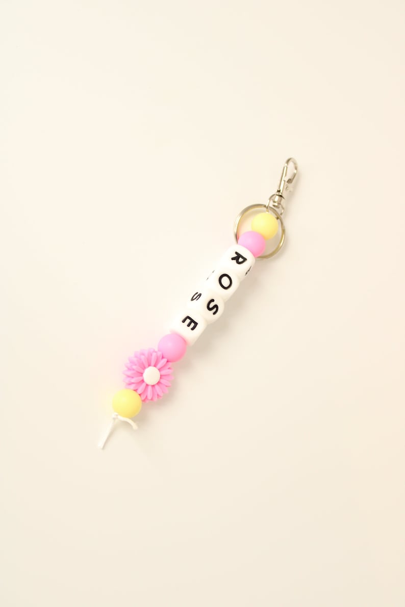 Back to school Personalised Keyring, daisy Beaded Keyring, Flower Key tag, Name tag, Teacher Gift, Floral beads Hot Pink