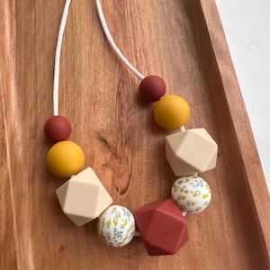 Silicone Nursing Necklace: Floral & Beige Sensory Fiddle Necklace