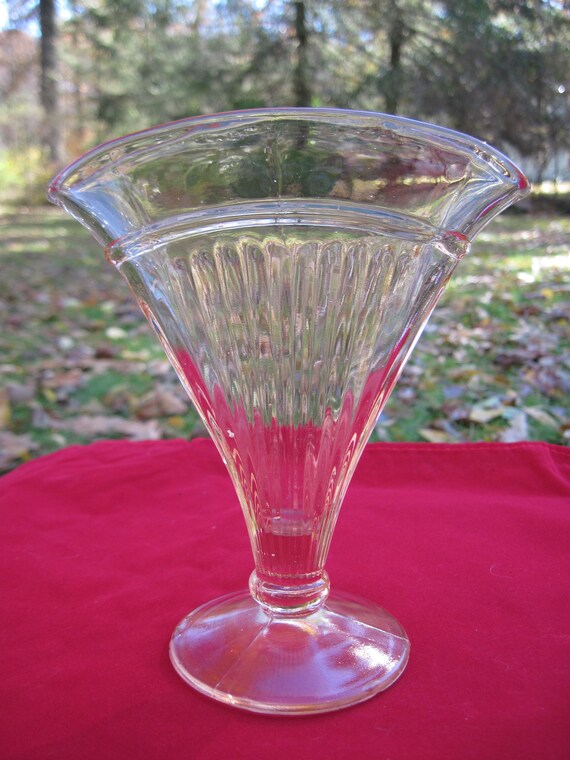 Vintage Pink Depression Era Fan Shaped Glass Vase - Vintage Pink Depression Glass Vase Vintage Pink Depression Era Fan Shaped Glass Vase - Vintage Pink Depression Glass Vase