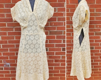 Vintage WOUNDED 1940s? Short Sleeve Lace Dress, Size Medium. Missing Zipper! Possibly made from an antique tablecloth?