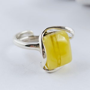 Unique Natural Baltic Amber Ring, White yellow Amber Ring, Amber And Sterling Silver Ring, Baltic Amber Jewelry, Amber Gift For Her,