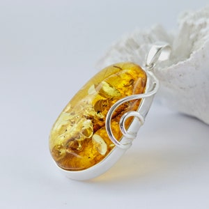 Large Shiny Lemon Amber Pendant, Natural Baltic Amber And Silver, Genuine Amber Jewelry, Amber Stone, Gift for her, Pendant, unique pendant