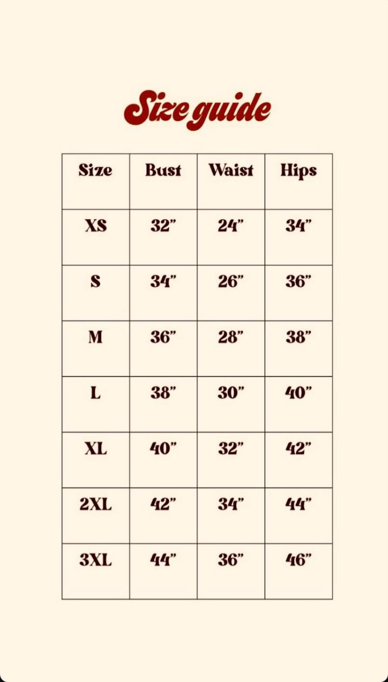 Puede incluir: Una tabla de gu&iacute;a de tallas con el texto "Size guide" en escritura granate. La tabla enumera las tallas XS a 3XL, con medidas de busto, cintura y cadera en pulgadas. El fondo es de color beige claro.