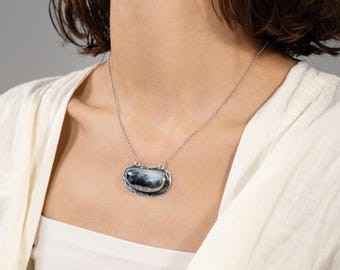 Collar artesanal de ágata dendrítica en plata de ley 925 con colgante de piedra preciosa natural para mujer.