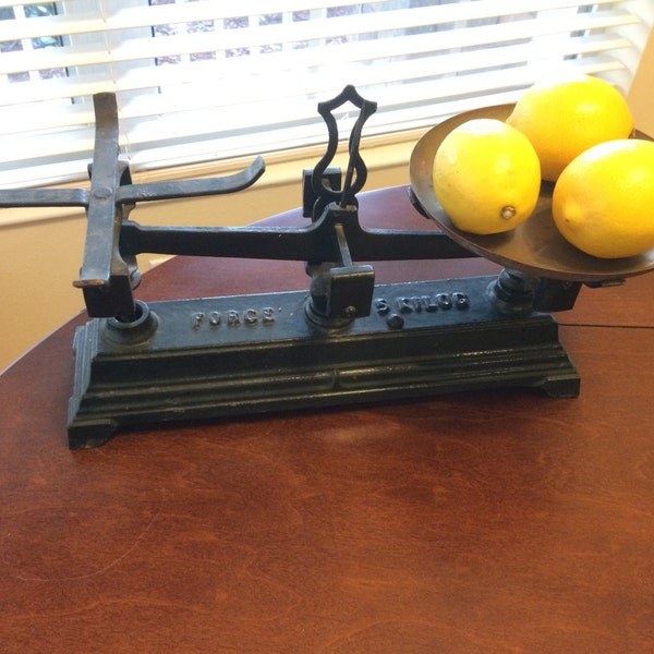 FORCE Antique French Balance Scale