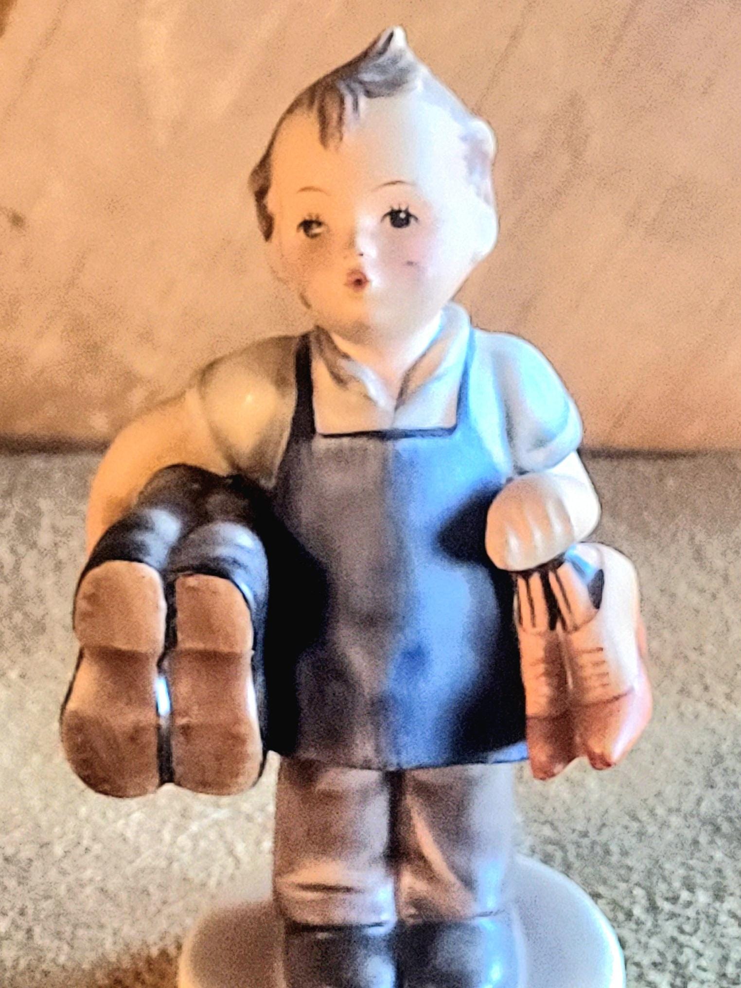 【アンティーク・ヴィンテージ】フンメル人形　靴職人　TMK2 アンティーク・ヴィンテージ】フンメル人形 靴職人 TMK2 - メルカリ